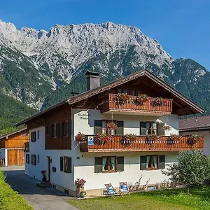 Braun Apartment
